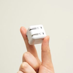 PR-EA002 PRISMATE(プリズメイト) コンパクトACアダプター 1A USB接続　プラグ格納式
